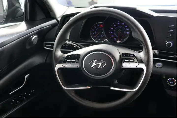 $18695 : Hyundai ELANTRA 2023 SEL 4dr image 9