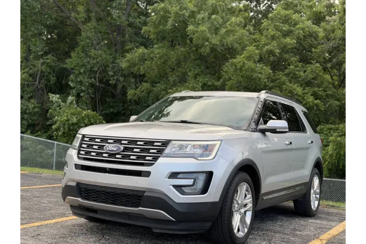 $12999 : 2017 Explorer Limited image 2