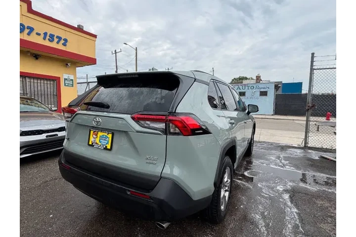 $26995 : 2023 RAV4 XLE image 8