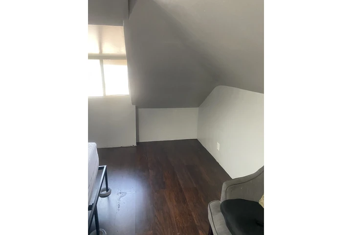 $1050 : Cuarto con entrada propia USC image 1