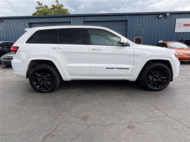 $19488 : 2017 Grand Cherokee Altitude, image 5