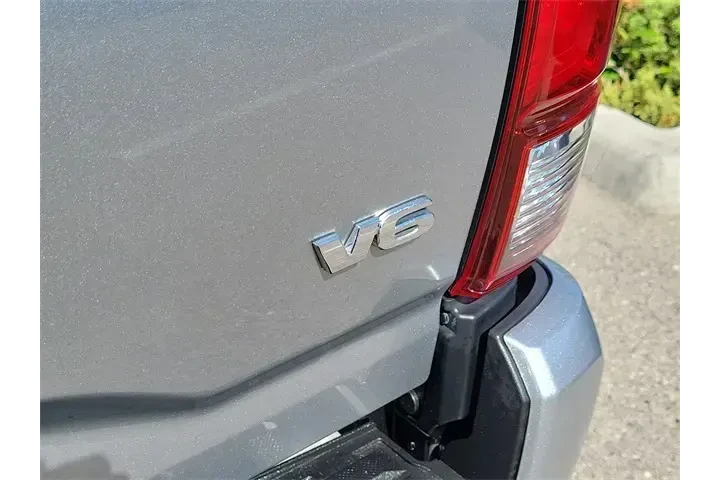 $30990 : Toyota Tacoma 2022 4x4 SR V6 image 8