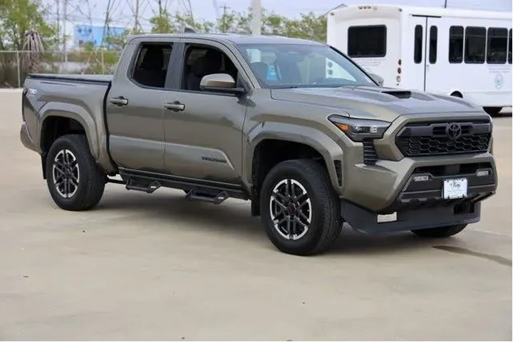 $38314 : Toyota Tacoma 2024 4x4 TRD S image 1