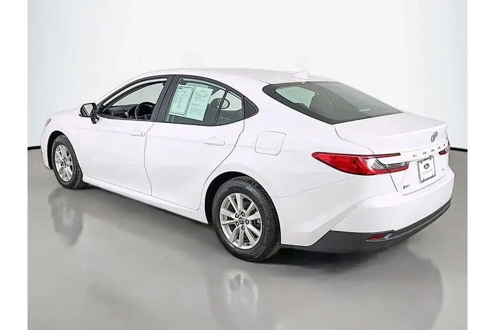 $23939 : Toyota Camry 2025 LE 4dr Sed image 7