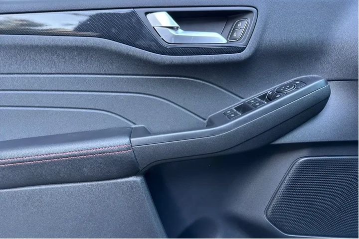 Ford Escape 2025 AWD ST-Line image 10