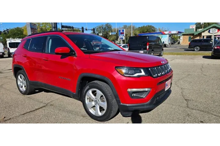 $11990 : 2018 Compass Latitude image 4