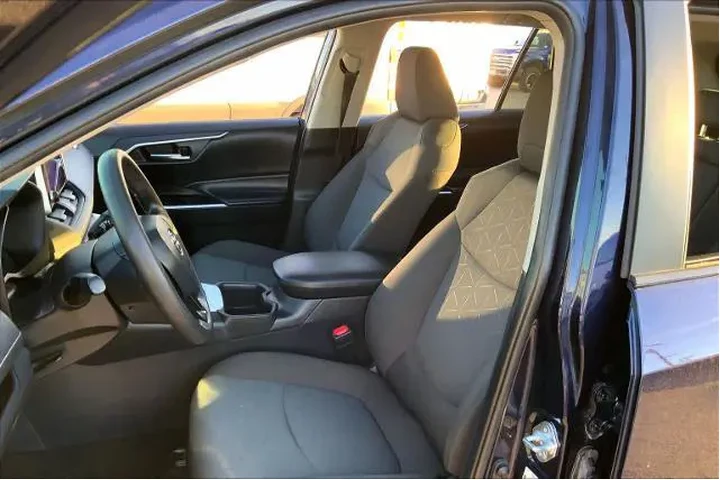 $29884 : Toyota RAV4 2025 XLE 4dr SUV image 6