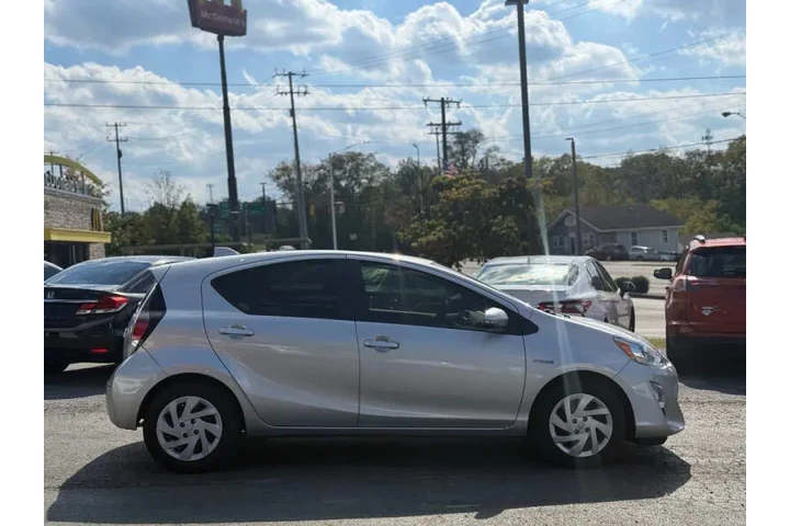 $9995 : 2015 Prius c Two image 6
