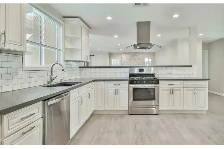 $2950 : Home of convenience!!! image 3