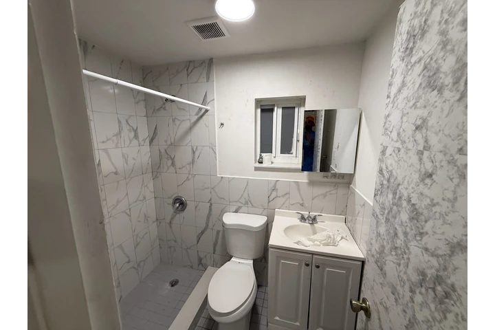$2000 : 2/1 efficiency for rent image 4