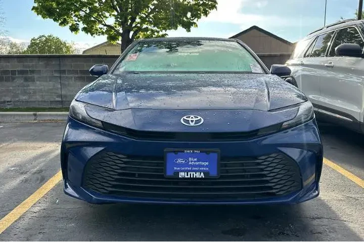 $29995 : Toyota Camry 2025 AWD LE 4dr image 2