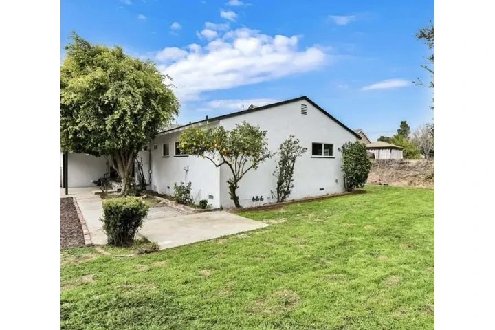 $2190 : 2Bed/2Bath Home in Los Angeles image 8