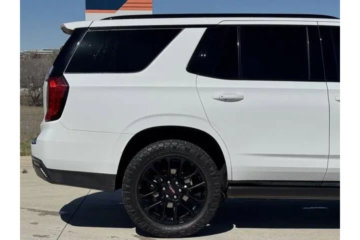 GMC Yukon 2023 4x4 AT4 4dr S image 10