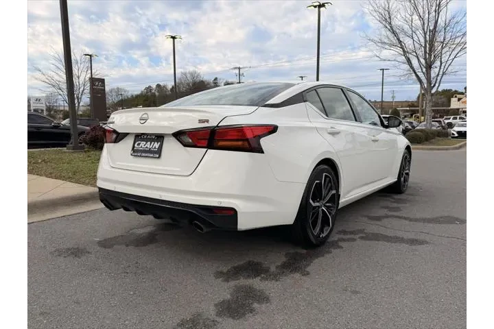 $21952 : Nissan Altima 2024 2.5 SR 4d image 7