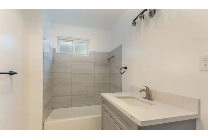 $1450 : Available 1Bedroom Apt image 6
