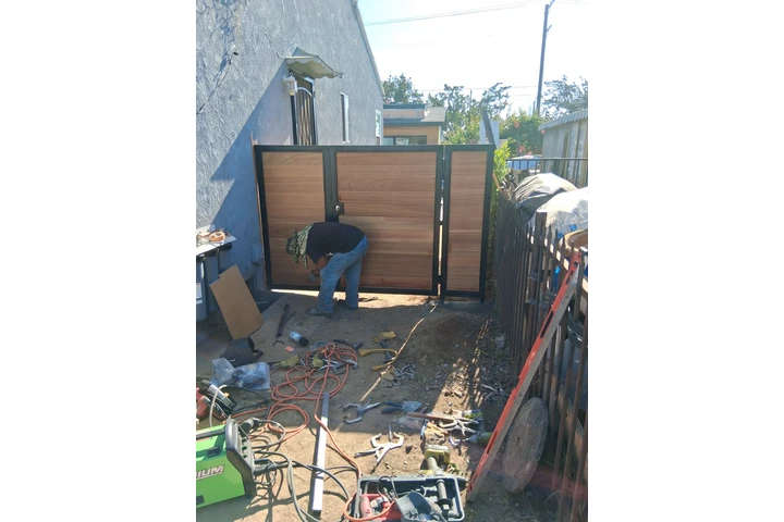 Busco soldador o alludante image 1