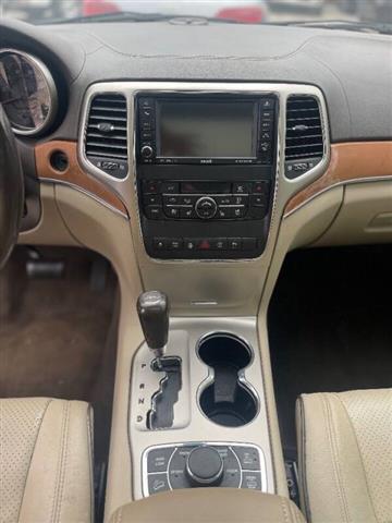 $7900 : 2011 Grand Cherokee Overland image 10