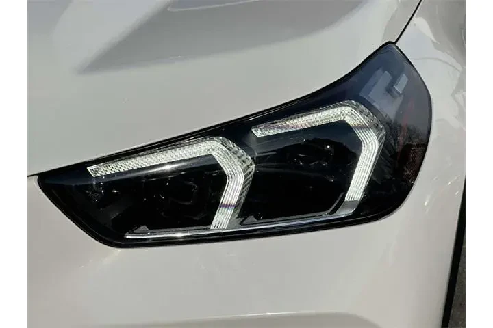 $24109 : BMW X1 2023 AWD xDrive28i 4d image 9