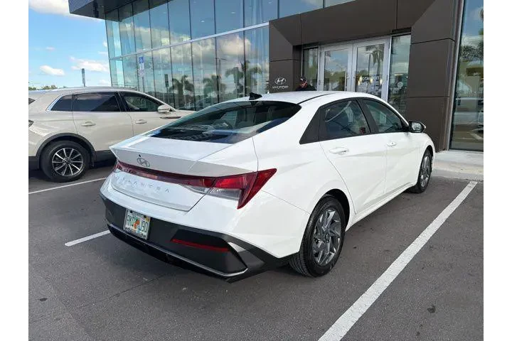 $19811 : Hyundai ELANTRA 2024 SEL 4dr image 7