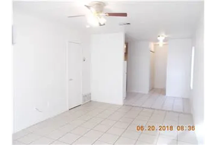 $900 : Rental property with 3 bedro image 2