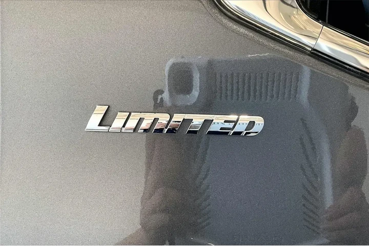 $39991 : Toyota Tundra 2023 4x2 Limit image 7