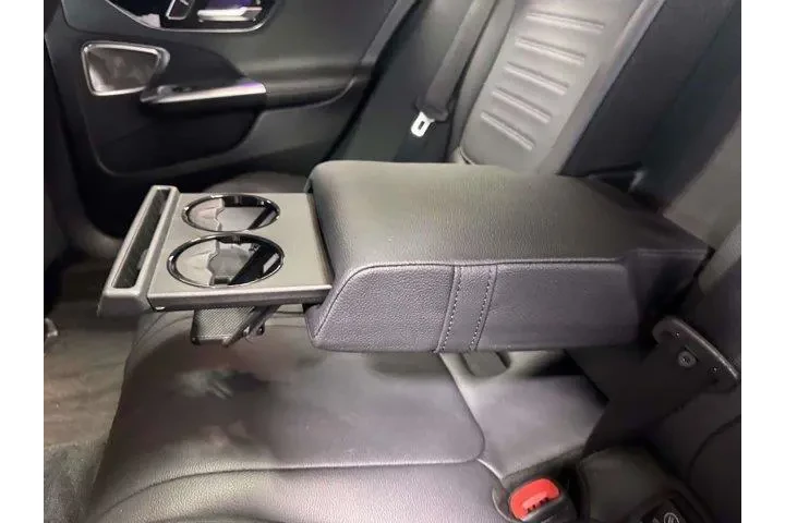 $29995 : Mercedes-Benz C-Class 2023 A image 9