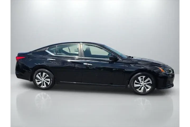 $22699 : Nissan Altima 2023 2.5 S 4dr image 4