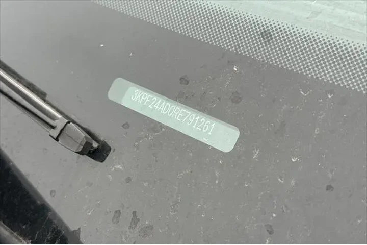 $17990 : Kia Forte 2024 LXS 4dr Sedan image 8