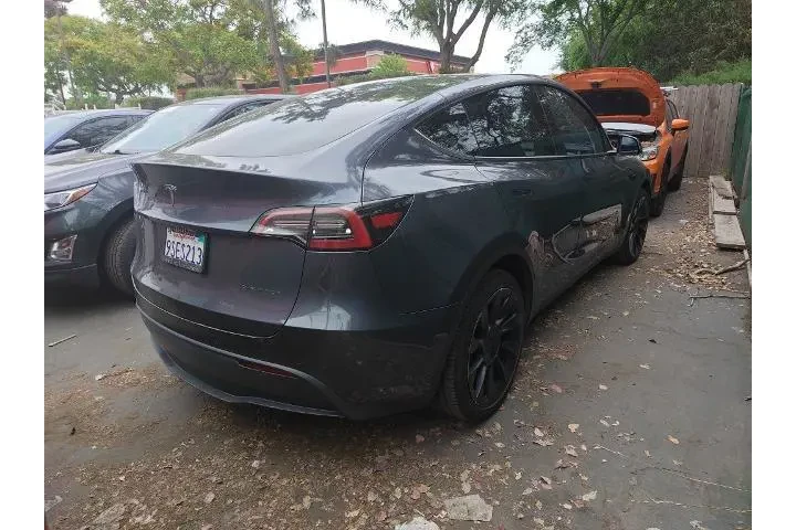 $32085 : Tesla Model Y 2022 AWD Long image 2