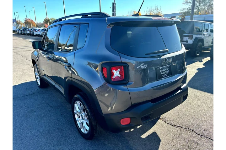 $8980 : 2017 Renegade Latitude 4x4 image 4