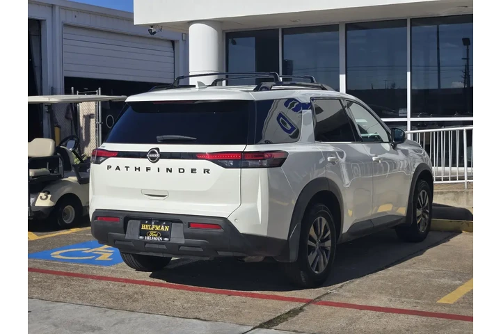 Nissan Pathfinder 2022 SV 4d image 3