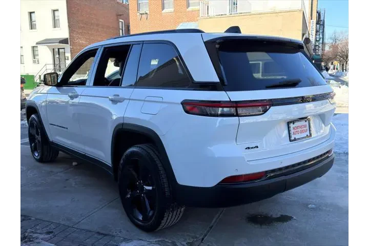 $28695 : Jeep Grand Cherokee 2024 4x4 image 4