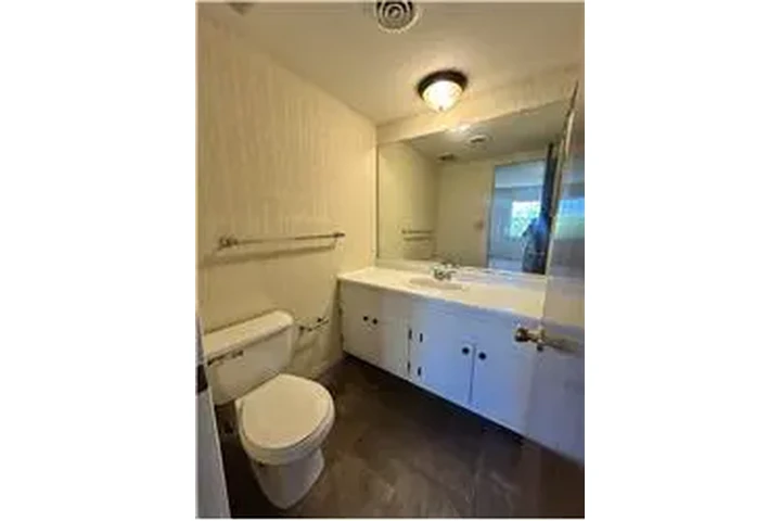 $700 : Rental property with 2 bedro image 6