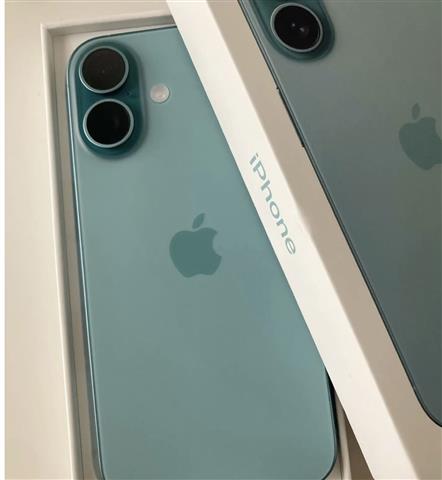 iPhone 16 image 3