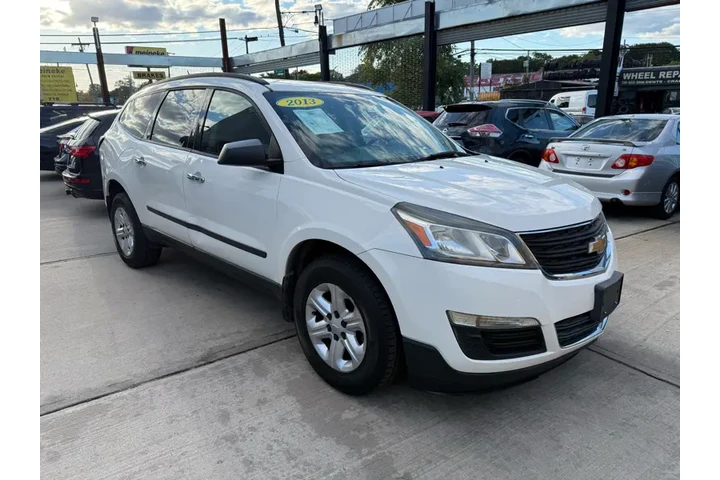 $8495 : 2013 Traverse LS AWD w/PDC image 9