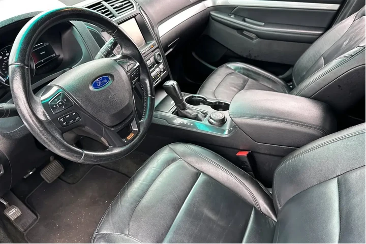 Ford Explorer 2016 AWD XLT 4 image 9