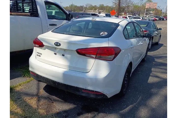 $8800 : 2018 Forte image 3