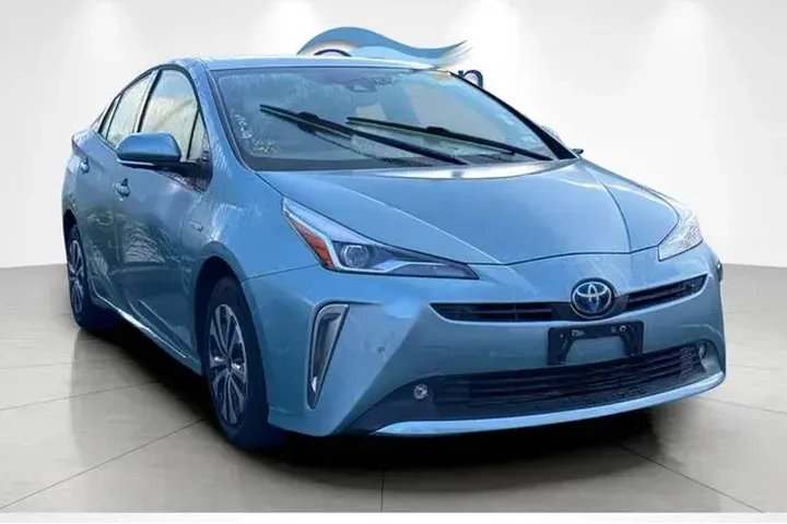 $28991 : Toyota Prius 2022 AWD Nights image 2