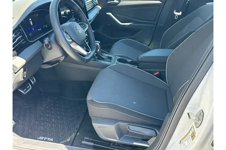 $20785 : Volkswagen Jetta 2025 Sport image 9