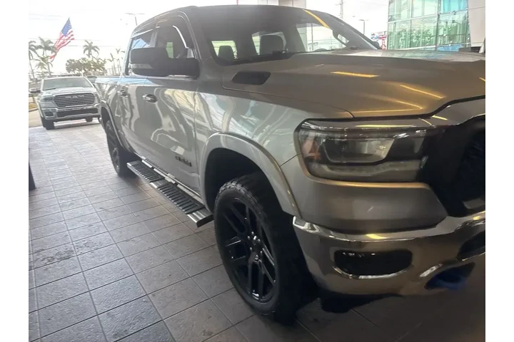 $35990 : Ram 1500 2022 4x2 Laramie 4d image 2