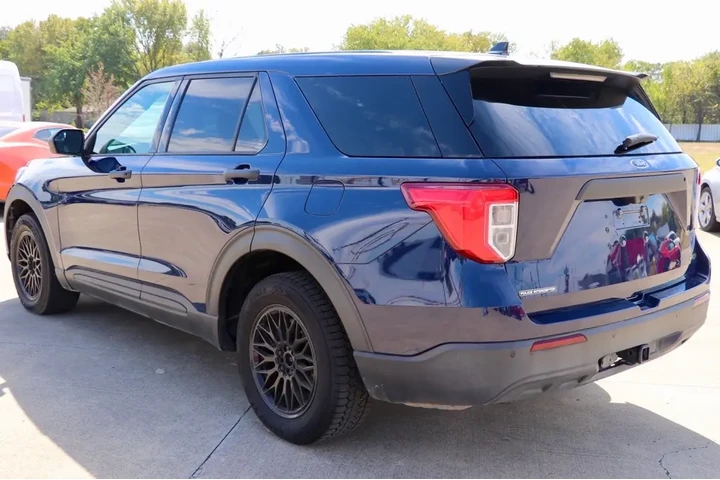 2020 Police Interceptor Utili image 4