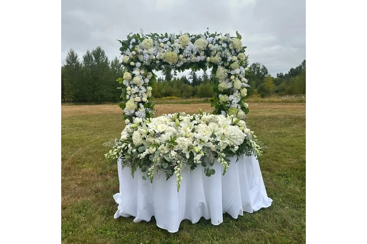 Renta de mesas sillas image 3