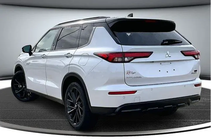 $30000 : Mitsubishi Outlander PHEV 20 image 4