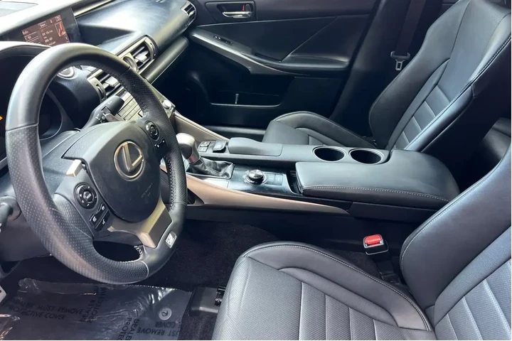 Lexus IS 350 2014 4dr Sedan image 9
