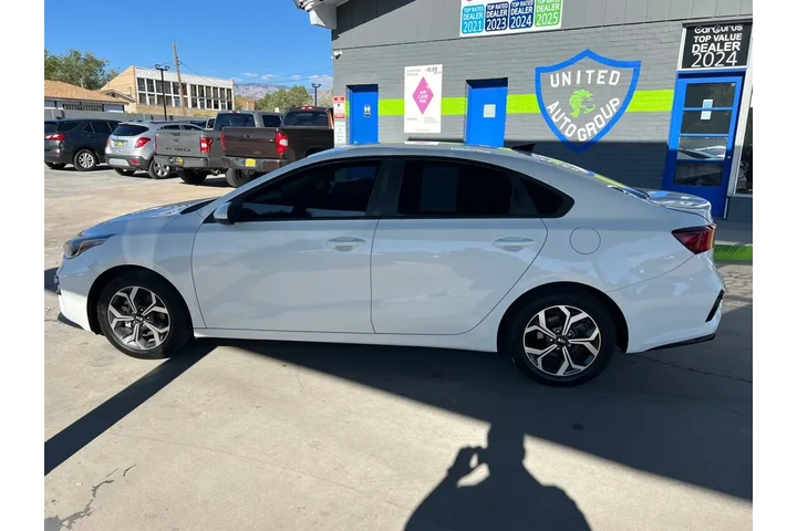 2019 Forte FE image 8
