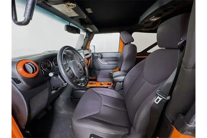 $12800 : Jeep Wrangler 2013 4x4 Sport image 9