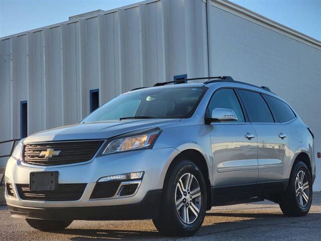 $12990 : 2017 Traverse LT image 4