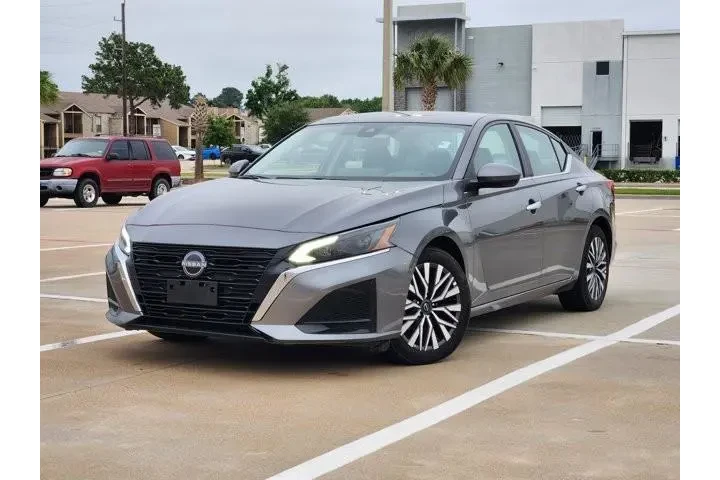 $19543 : Nissan Altima 2024 2.5 SV 4d image 2