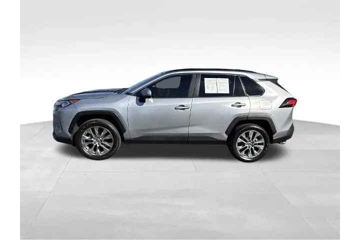 $29371 : Toyota RAV4 2021 XLE Premium image 4