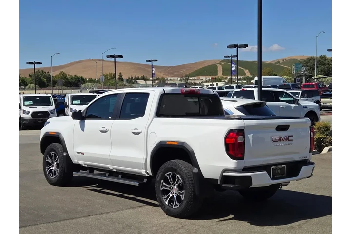 $39650 : GMC Canyon 2023 4x4 AT4 4dr image 6